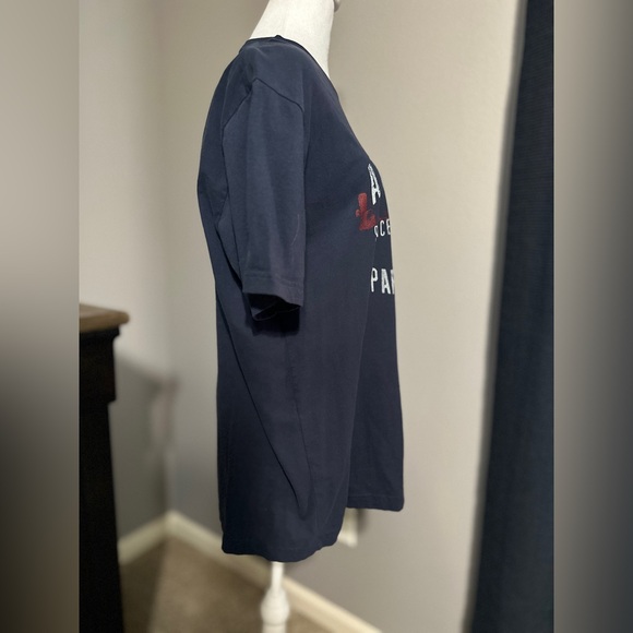 Big Cotton super soft tee, Atlantis Paradise Island, pet/smoke free home. Large - Picture 4 of 7